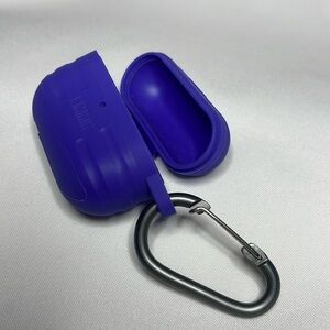 Apple AirPods Silicone Case with Carabiner